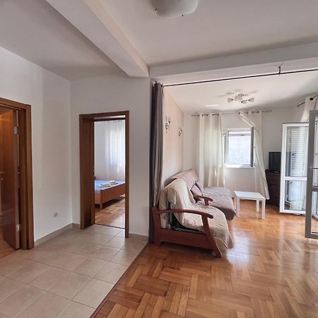 טיווט Apartment Belani, Own Parking מראה חיצוני תמונה
