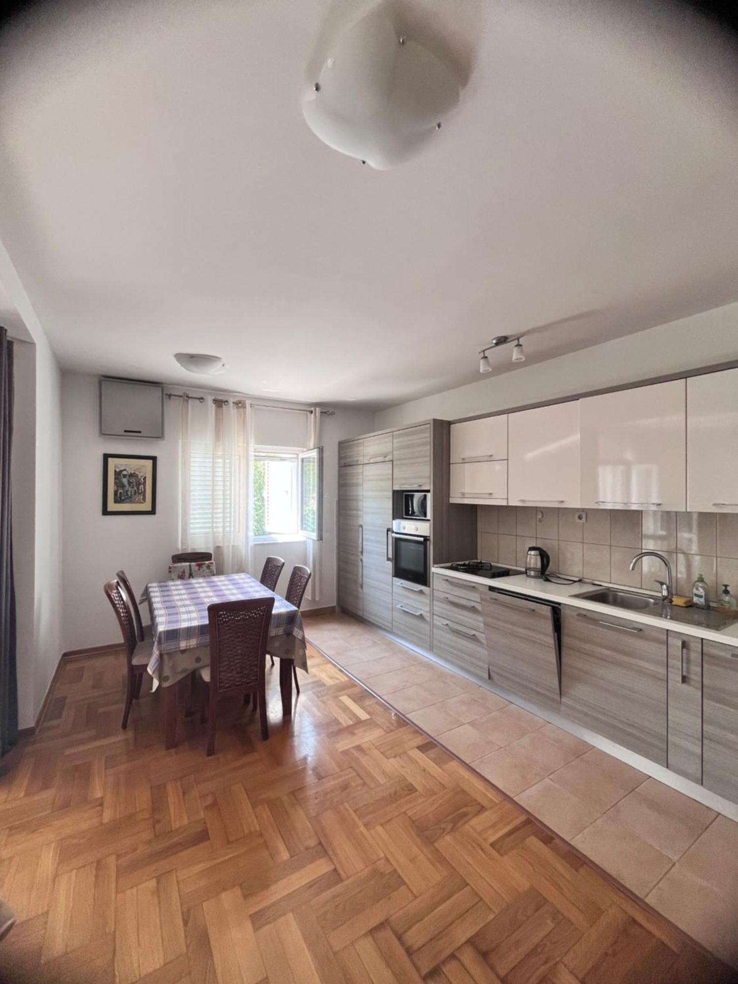 טיווט Apartment Belani, Own Parking מראה חיצוני תמונה